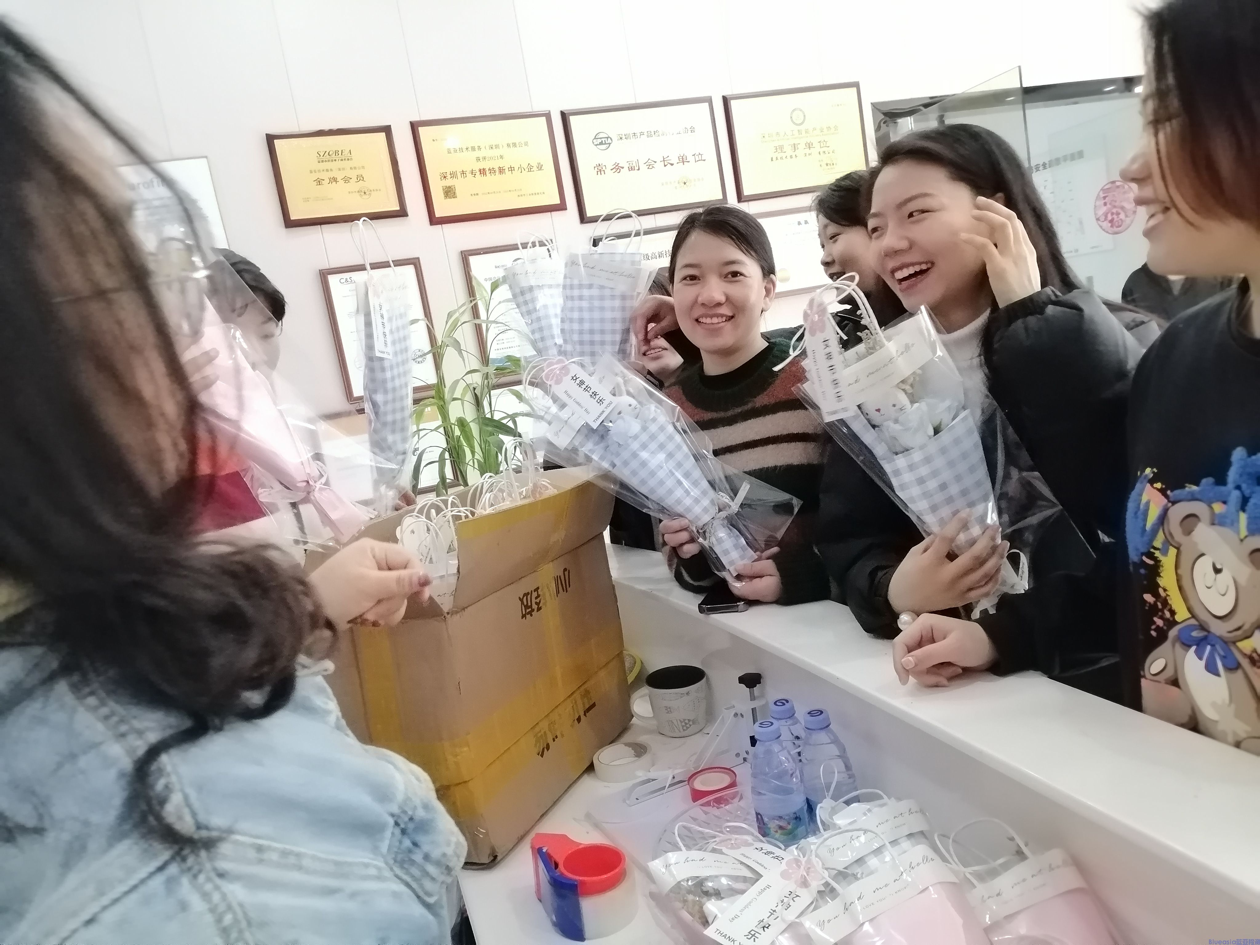 AC米兰体育技术祝所有女神节日快乐(图2)