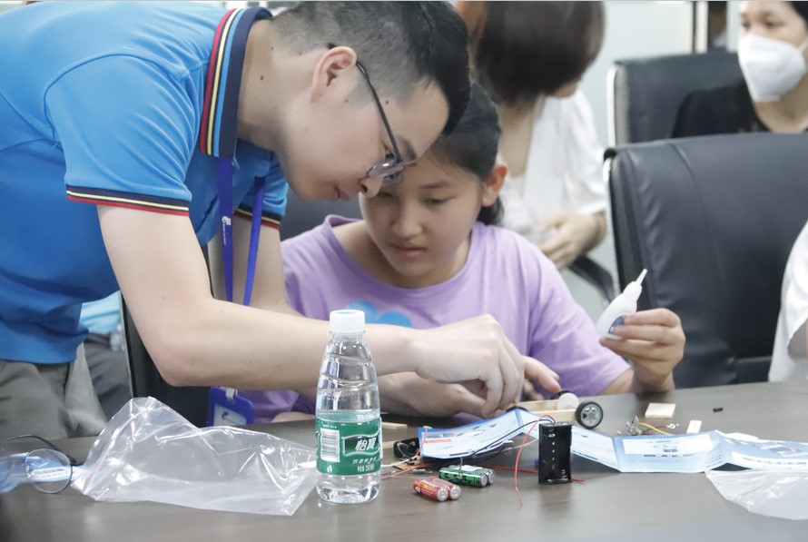 AC米兰体育技术的小小科学家公益活动(图6)